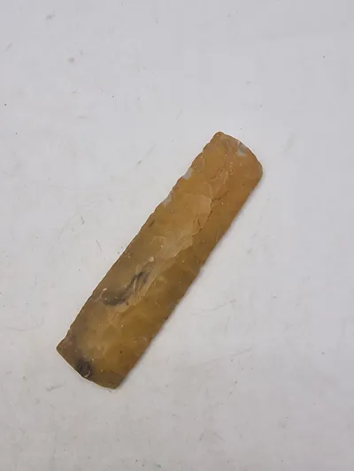 Originalt stykke af flintesværd, dansk stenalder