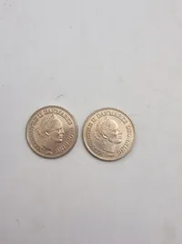Originale dansk e10-kronemønter udgivet i anledning af Kronprins Frederik X's 18-års fødselsdag den 26. maj 1986.