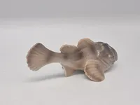 porcelænsfigur af en ulk, fremstillet af Bing & Grøndahl, nummer 2144.