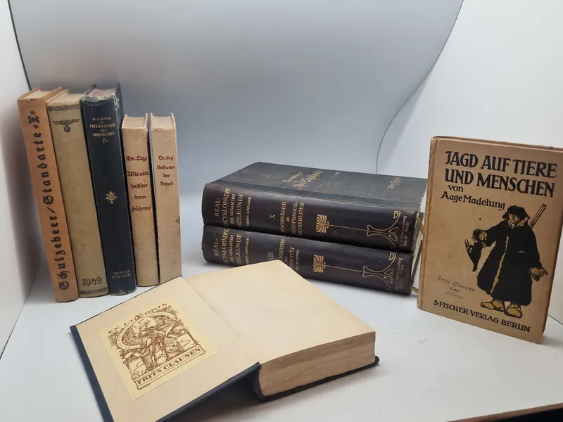 sjælden bogsamling fra D.N.S.A.P Partifører Frits Clausens 1893-1947  Personlige bibliotek