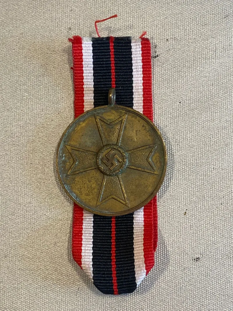 Original tysk KVK medalje - båndet er Postwar