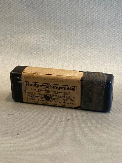 Original tysk “Hautengiftungsmittel” fra ww2 - til brug ved gasangreb