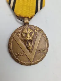 Original Médaille Commémorative de la Guerre 1940–45 / De Herinneringsmedaille van de Oorlog 1940–1945)