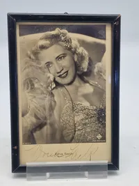 Original autograf af den tyske lyriske koloratursopran Erna Sack, også kendt som "den tyske nattergal" for sin usædvanligt høje vokalrækkevidde.