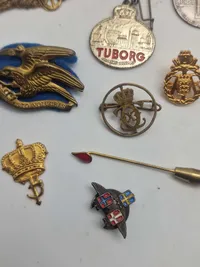 Pins og div.