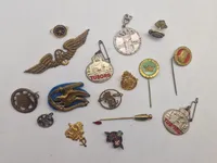 Pins og div.