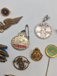 Pins og div.
