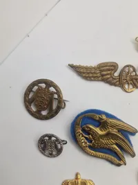 Pins og div.