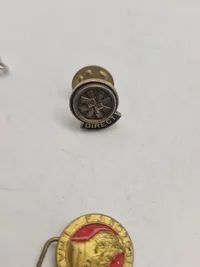 Pins og div.