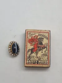 Bronhe i 14 Karat guld  med perle, nålen er ikke guld. 5,94 gram hele brochen er ikke stemplet ( er syre testet )
