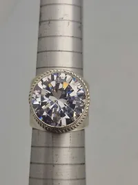Ring i sterling sølv med stor klar sten 9,60 gram