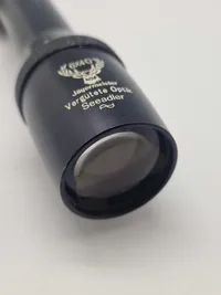 kikkert af mærket Jägermeister med teksten "Vergütete Optik Seeadler", skarp i optik