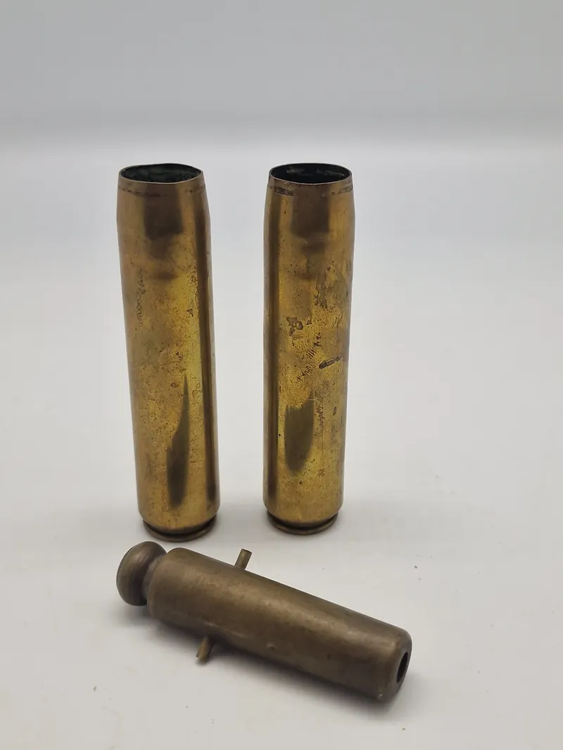 Messingkanon og 2 stk 20 mm maskinkanon hylstre (ww2)