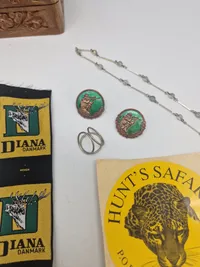 Samling patches, pins og mærker, mest jagtrelateret