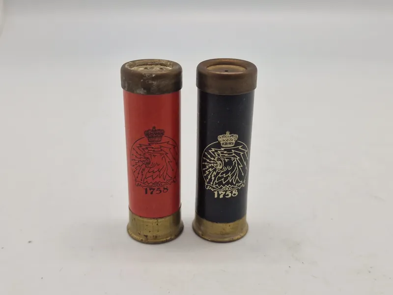 Sjældent reklame sæt fra HK, i form af salt og pepper sæt udformet som haglpatroner