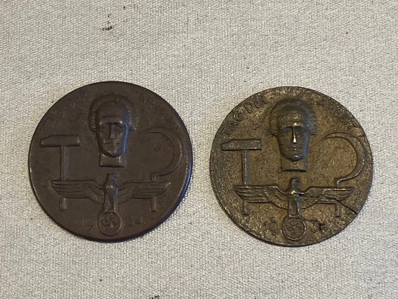 Originale tyske Tag Der Arbeit badges - ww2