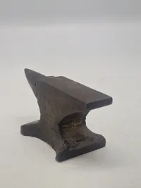 Veludført miniature ambolt