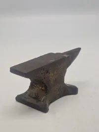 Veludført miniature ambolt