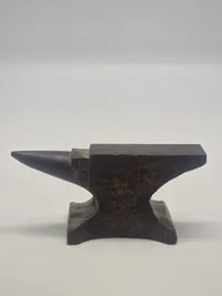 Veludført miniature ambolt