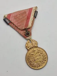 Original østrig-ungarsk militærfortjenstmedalje, også kendt som Signum Laudis medaljen