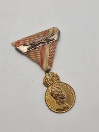 Original østrig-ungarsk militærfortjenstmedalje, også kendt som Signum Laudis medaljen