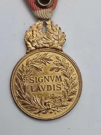 Original østrig-ungarsk militærfortjenstmedalje, også kendt som Signum Laudis medaljen