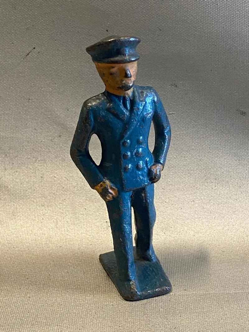 Original tinfigur forstillende politibetjent - ww2