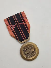 den franske modstandsmedalje, kendt som Médaille de la Résistance. Denne medalje blev oprettet af den franske komité for national befrielse under Anden Verdenskrig og tildelt af General de Gaulle