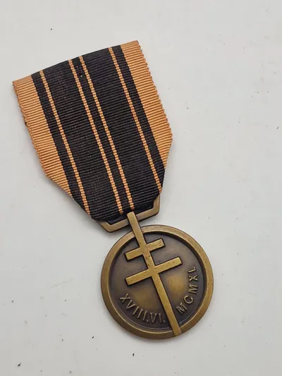 den franske modstandsmedalje, kendt som Médaille de la Résistance. Denne medalje blev oprettet af den franske komité for national befrielse under Anden Verdenskrig og tildelt af General de Gaulle