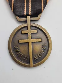 den franske modstandsmedalje, kendt som Médaille de la Résistance. Denne medalje blev oprettet af den franske komité for national befrielse under Anden Verdenskrig og tildelt af General de Gaulle
