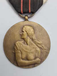 Original belgisk Modstandsmedalje 1940-1945 (Médaille de la Résistance 1940–1945 / Medaille van de Weerstand 1940–1945).