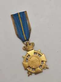 Original rumænsk medalje for tapperhed eller loyalitet, "Medaljen for Mandighed og Loyalitet" (Medal for Manhood and Loyalty).