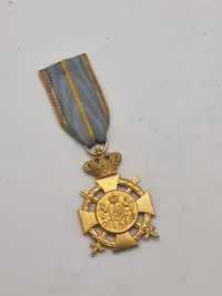 Original rumænsk medalje for tapperhed eller loyalitet, "Medaljen for Mandighed og Loyalitet" (Medal for Manhood and Loyalty).