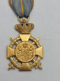 Original rumænsk medalje for tapperhed eller loyalitet, "Medaljen for Mandighed og Loyalitet" (Medal for Manhood and Loyalty).