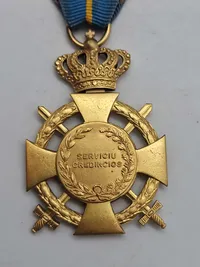 Original rumænsk medalje for tapperhed eller loyalitet, "Medaljen for Mandighed og Loyalitet" (Medal for Manhood and Loyalty).