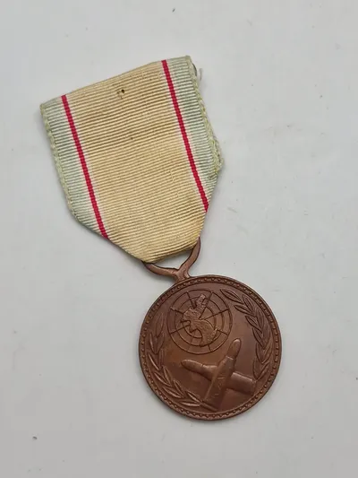 Original Koreas Krigstjenestemedalje (Republic of Korea War Service Medal), også kendt som ROKWSM.