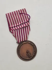 Original "Medaglia al Merito di Servizio" (Tjenestefortjenstmedalje) eller "Croce per Anzianità di Servizio" (Kors for Anciennitet i Tjeneste)