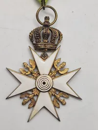 Original Sankt Lazarusordenen, en katolsk militærorden grundlagt af korsfarere omkring 1119 ved et spedalskhedshospital i Jerusalem.