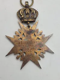 Original Sankt Lazarusordenen, en katolsk militærorden grundlagt af korsfarere omkring 1119 ved et spedalskhedshospital i Jerusalem.