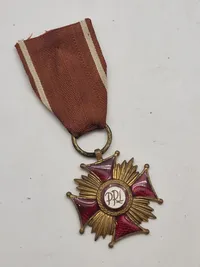 polsk fortjenstkors (Krzyż Zasługi), en polsk civil statsudmærkelse, der blev indstiftet den 23. juni 1923 for at anerkende tjenester til staten.