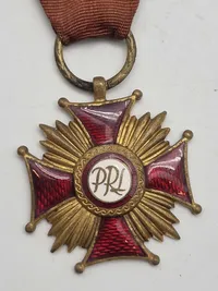 polsk fortjenstkors (Krzyż Zasługi), en polsk civil statsudmærkelse, der blev indstiftet den 23. juni 1923 for at anerkende tjenester til staten.