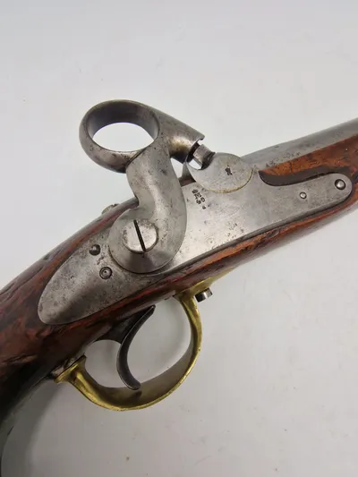 Dansk Ringhanepistol M.1848 Liege i mekanisk topstand