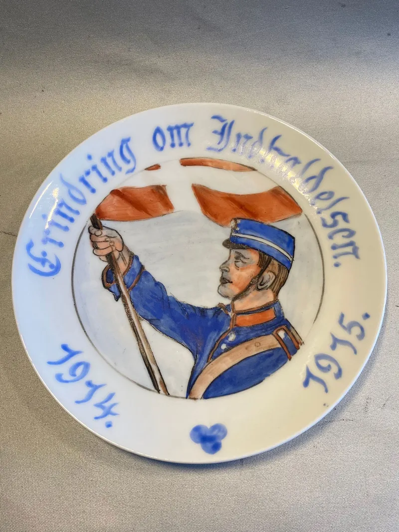 Sjælden platte med teksten “Erindring om indkaldelser 1914-1915”