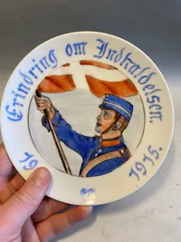 Sjælden platte med teksten “Erindring om indkaldelser 1914-1915”