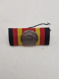 Original Verdienstmedaille der DDR (Fortjenstmedalje fra DDR), som var en statslig udmærkelse i Den Tyske Demokratiske Republik (DDR)