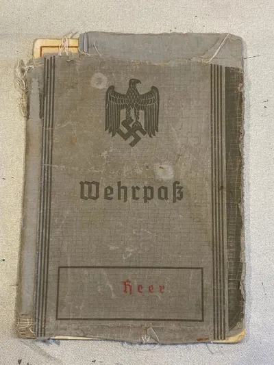 Originalt wehrpas - godt udfyldt