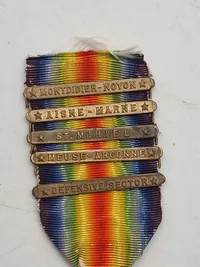 Original ww1 Victory Medal med massere af spændende ribbon bars 1 divsion