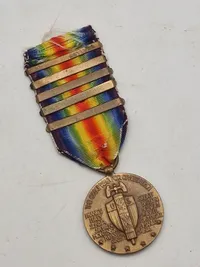 Original ww1 Victory Medal med massere af spændende ribbon bars 1 divsion