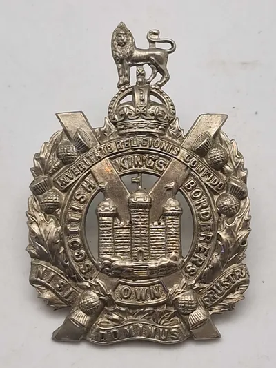Originalt officershueemblem  WW1/WW2 fra King's Own Scottish Borderers (KOSB), et tidligere infanteriregiment i den britiske hær.