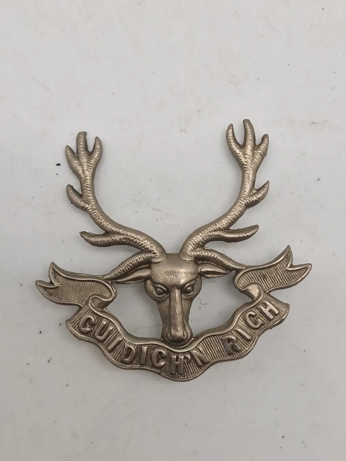 Originalt The Seaforth Highlanders – White Metal Cap Badge